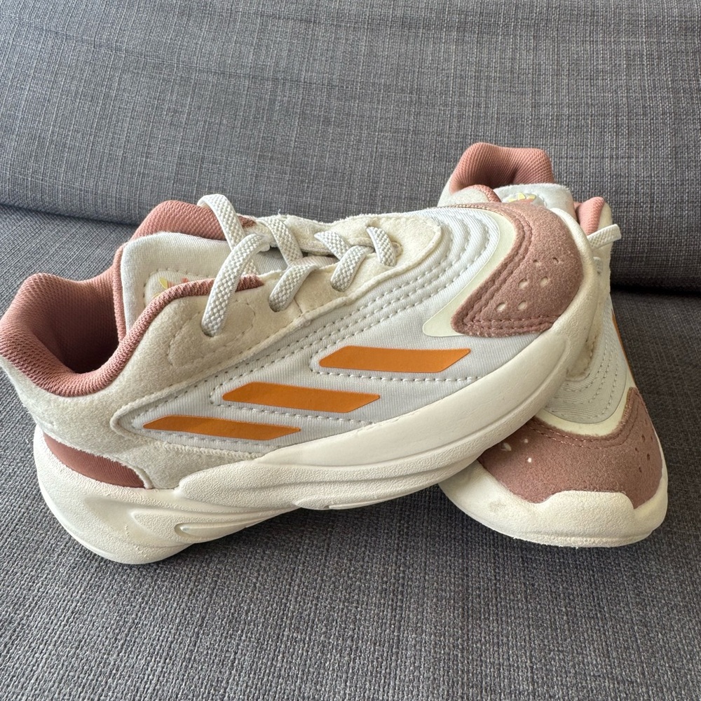 ADIDAS Stylish Kids Shoes in Cream and Brown